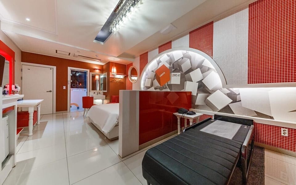 Premium Suite | Individually decorated, desk, laptop workspace, soundproofing