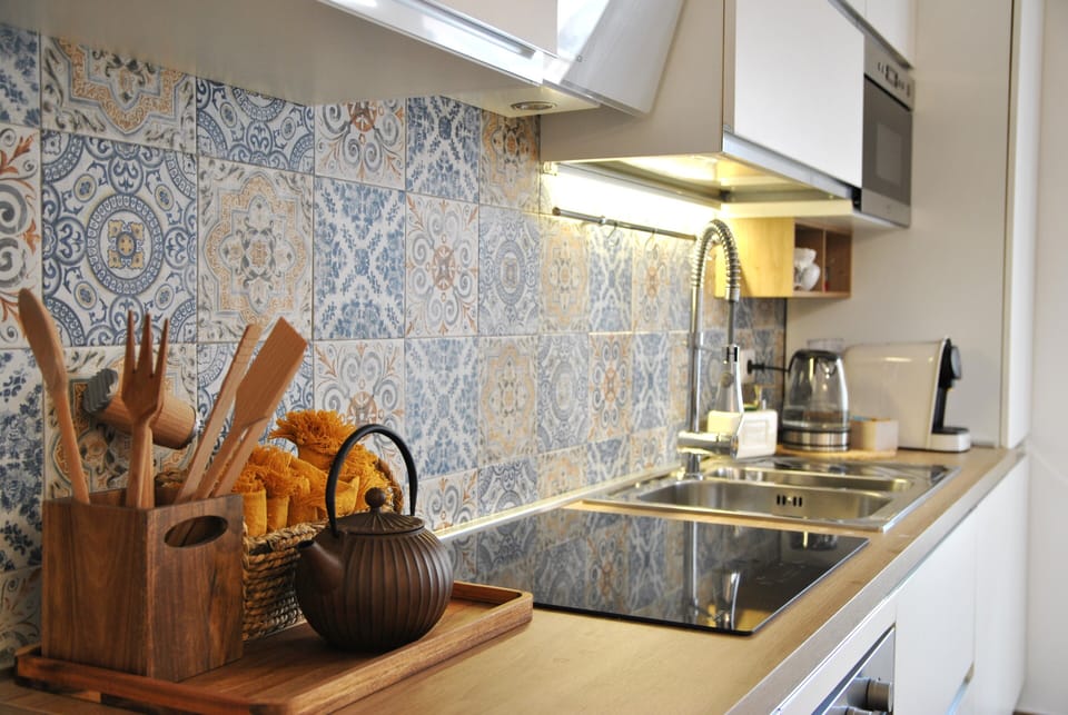 Fridge, microwave, espresso maker, coffee/tea maker