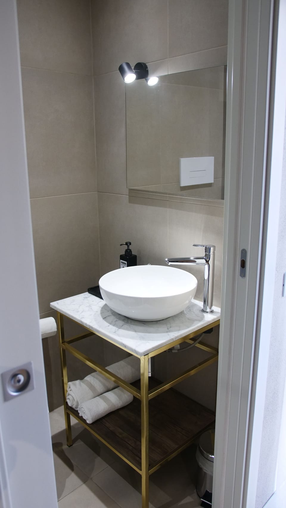 Comfort Single Room | Bathroom | Free toiletries, hair dryer, bidet, towels