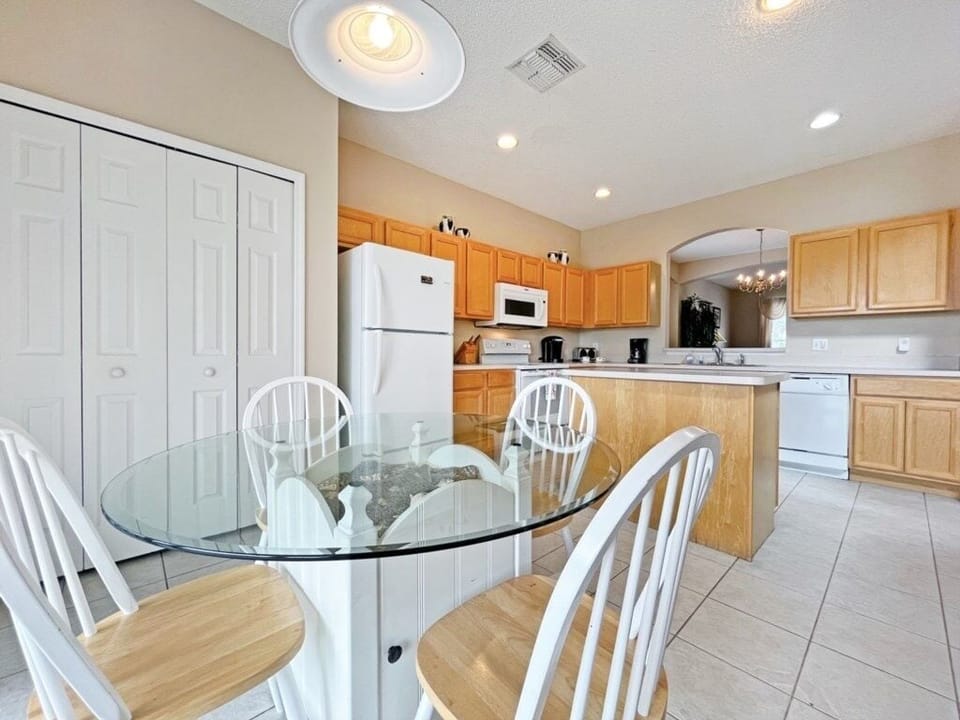 House, 6 Bedrooms | Dining