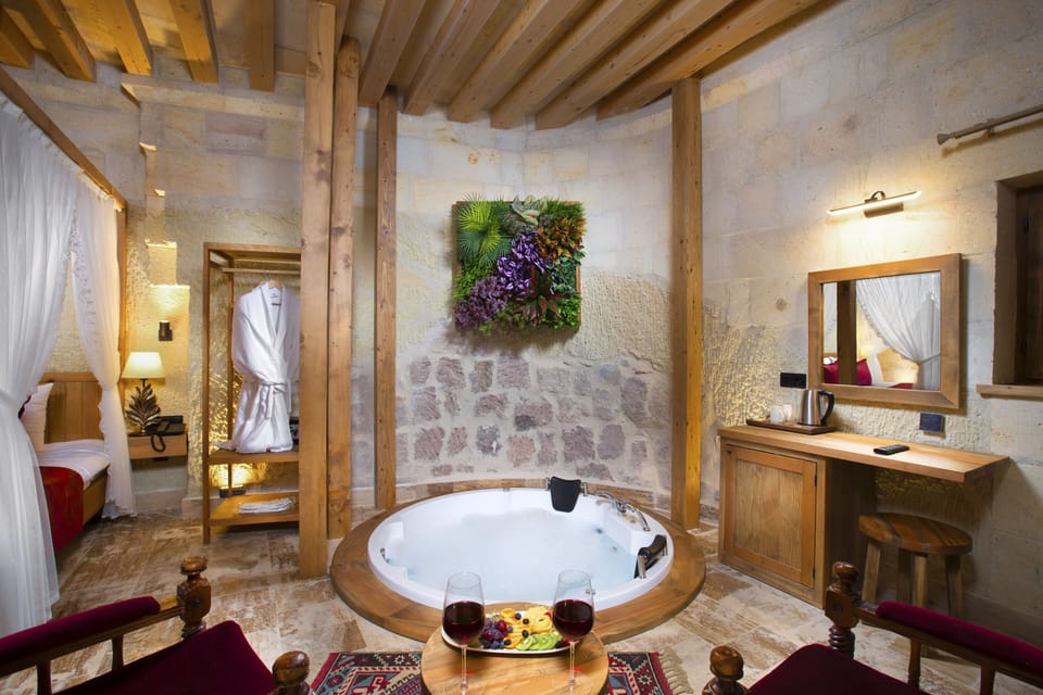 Royal Suite | Egyptian cotton sheets, premium bedding, Select Comfort beds