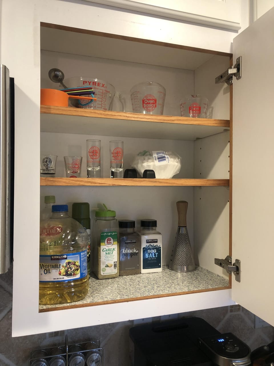 Seasoning and condiments. 