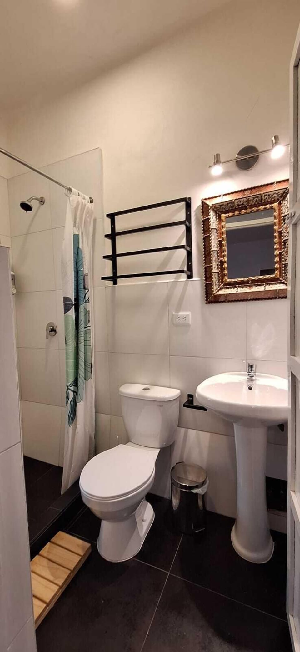 Family Triple Room (ISKAY X 3) | Bathroom | Shower, rainfall showerhead, hair dryer, towels