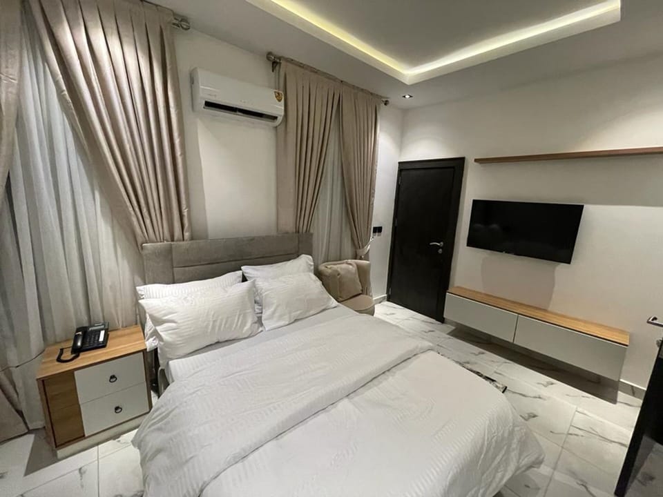 Classic Suite | Desk, free WiFi
