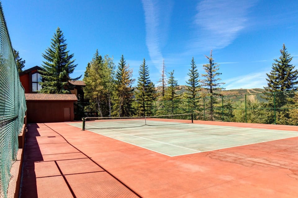 Condo, 3 Bedrooms (Ski-In/Out, Mountain View, (RGT-117)) | Property amenity