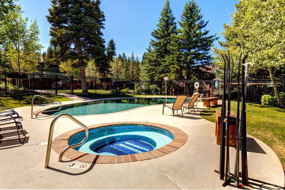 Condo, 3 Bedrooms (Ski-In/Out, Mountain View, (RGT-117)) | Property amenity