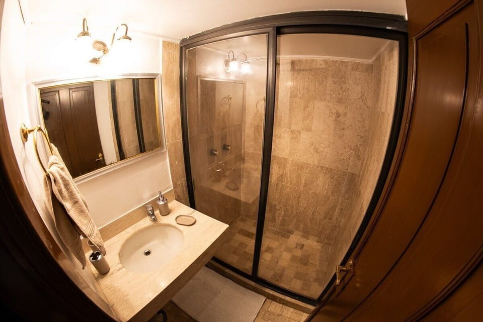 Basic Double Room | Bathroom