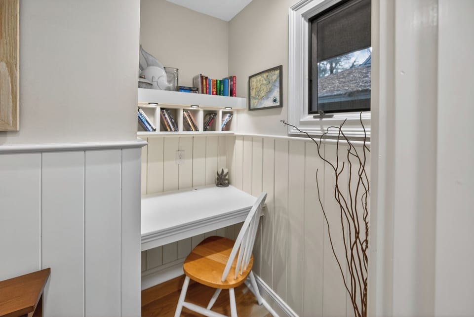 Work Space 2 - Hallway