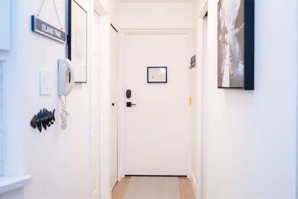 Entry door / hall