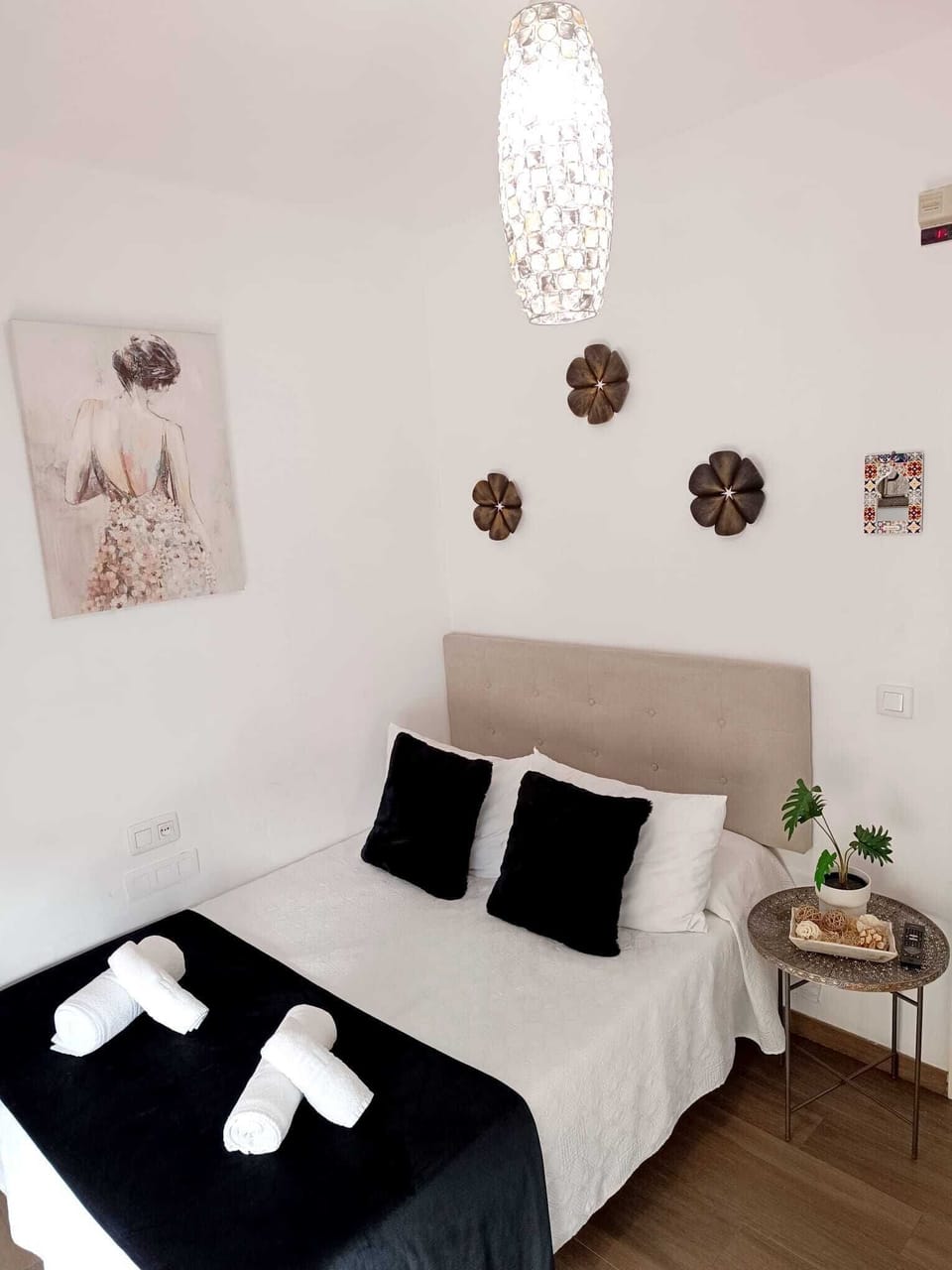 Deluxe Room (9) | Iron/ironing board, free WiFi, bed sheets