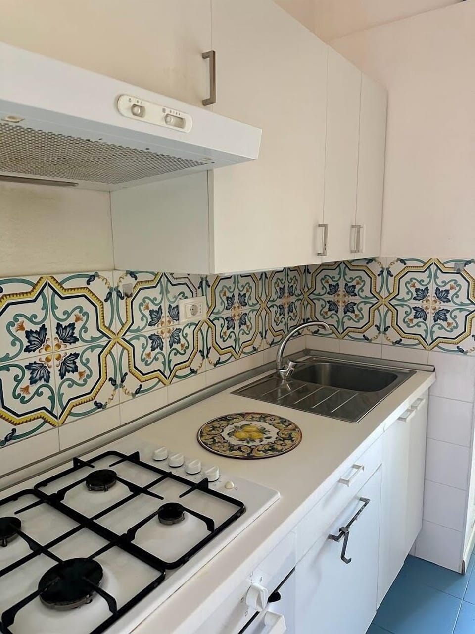 Roches Noires Beach House Sicily | Minibar, desk, laptop workspace, free WiFi