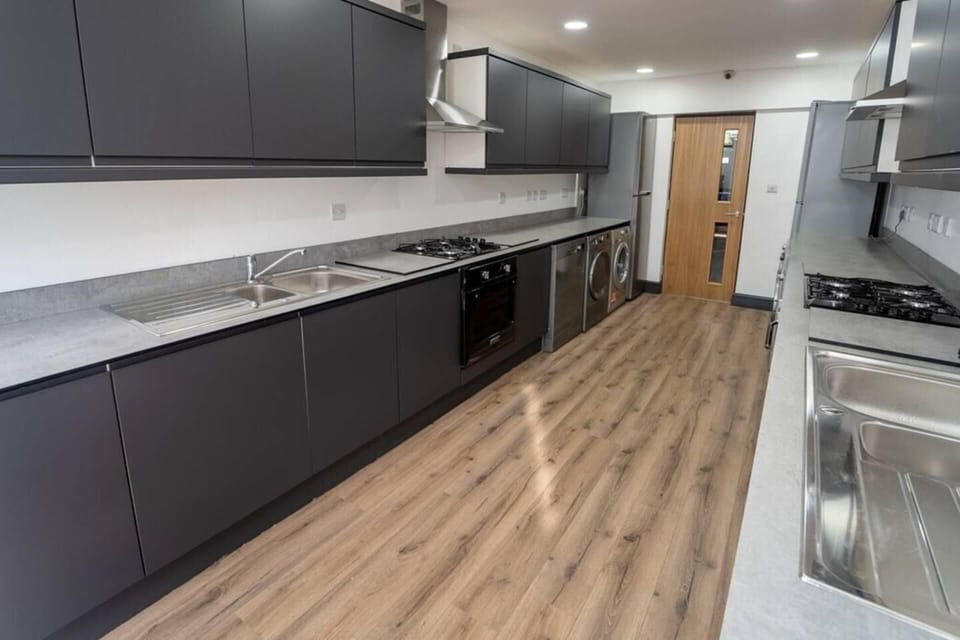 House | Private kitchen | Fridge, microwave, oven, stovetop