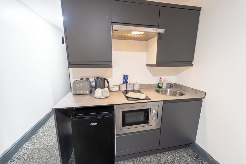 House | Private kitchen | Fridge, microwave, oven, stovetop