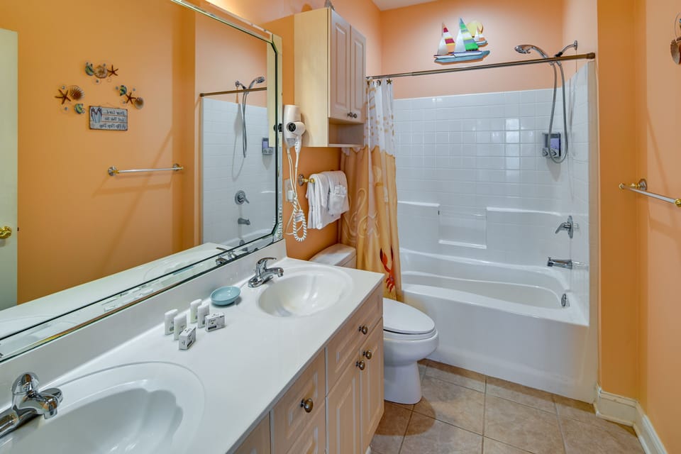 Full Bathroom | Shower/Tub Combo | Hair Dryer