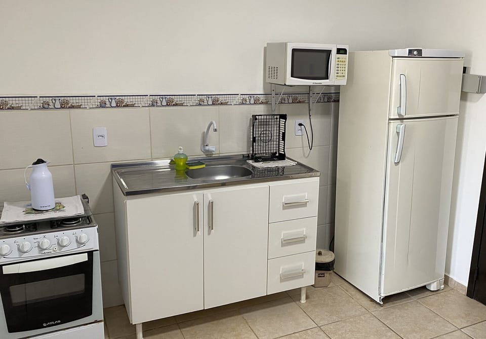 Studio | Private kitchen | Fridge, microwave, oven, cookware/dishes/utensils