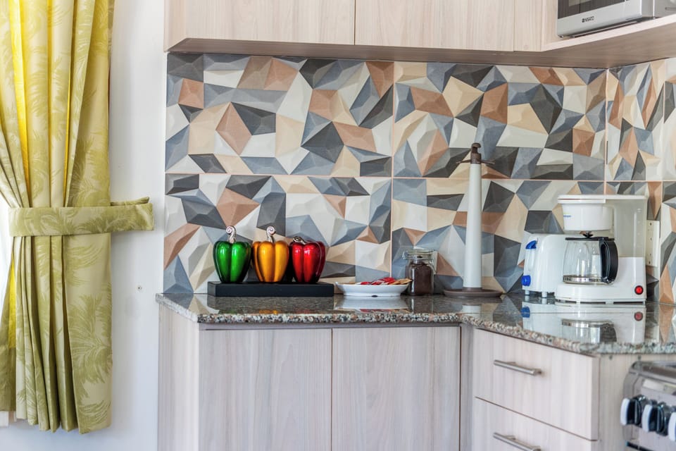 Deluxe Double or Twin Room | Private kitchen | Cookware/dishes/utensils