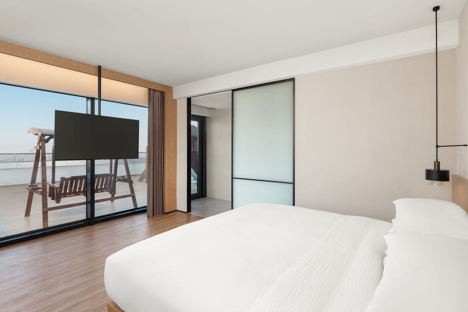 Studio, 1 King Bed | Down comforters, blackout drapes, iron/ironing board, free WiFi