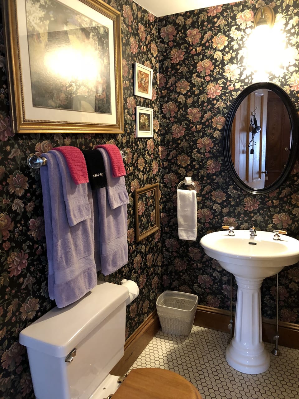 Deluxe Room, 1 King Bed with Sofa bed, Private Bathroom, Courtyard View (Belle Peabody Brown Suite) | Bathroom | Free toiletries, hair dryer, towels, soap