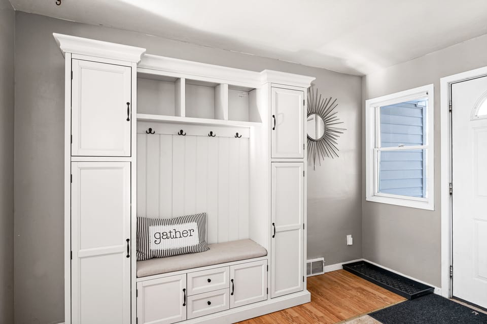 No steps to get into the house on the main level.