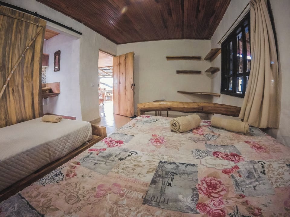 Habitación inclusiva -  FUEGO | WiFi (free), individually decorated, individually furnished, bed sheets