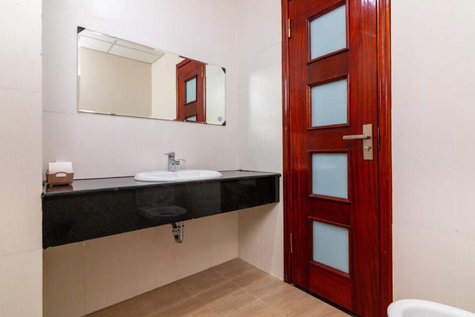 Rainfall showerhead, designer toiletries, hair dryer, bidet