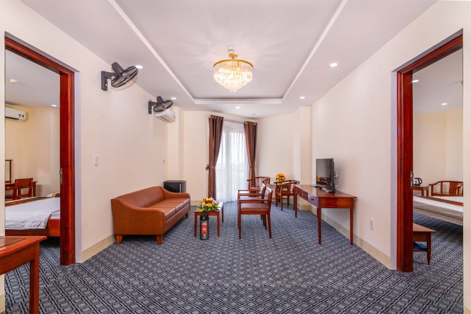 Deluxe Suite | Desk, laptop workspace, free WiFi, bed sheets