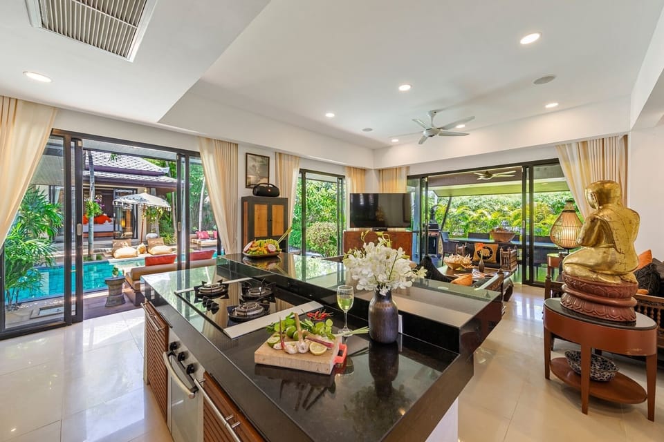 Deluxe Villa | Living area