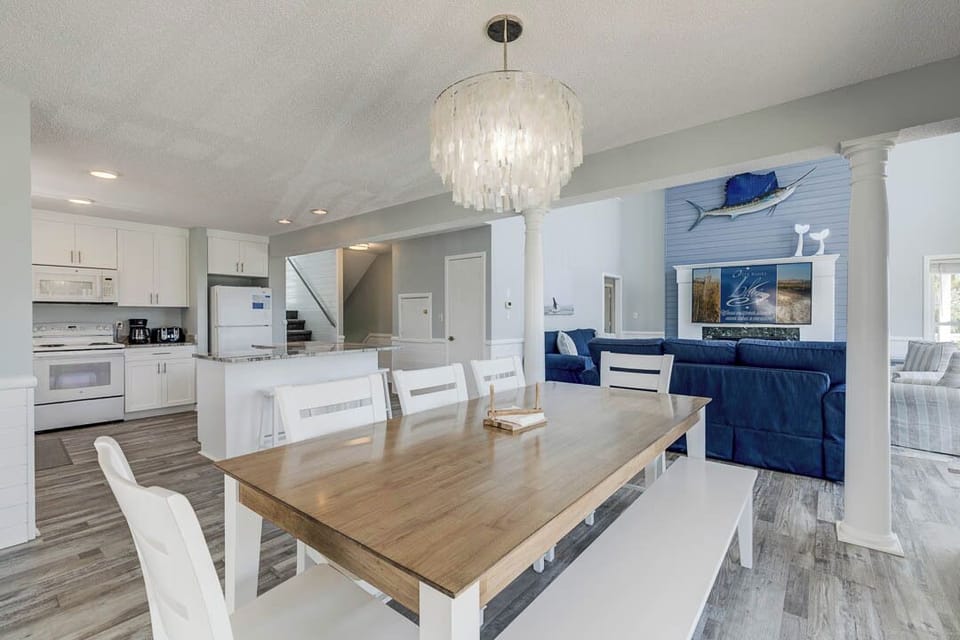 Mid-Level Dining Room with Table (seats 8)