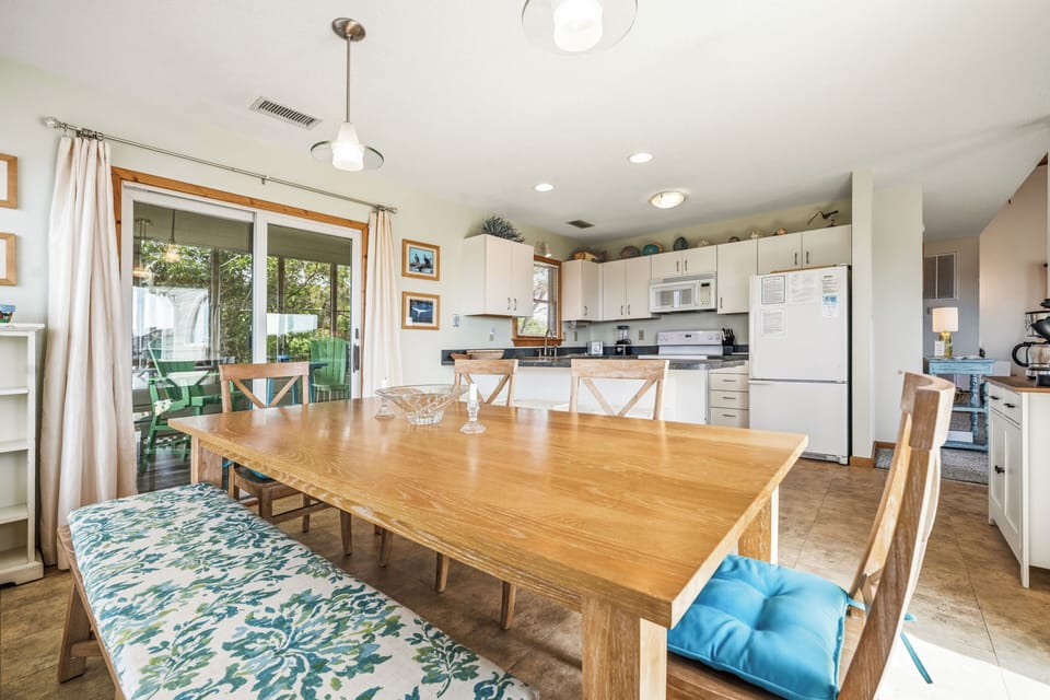 Dining Area - Top Level