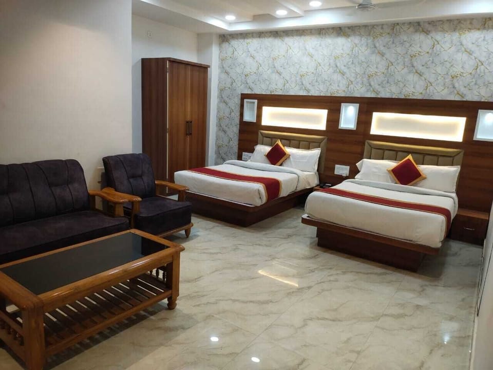 Family Room | Soundproofing, free WiFi