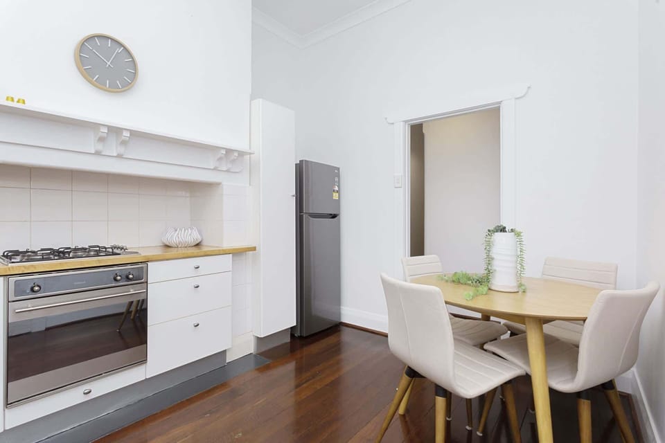 Kitchen/Dining Area