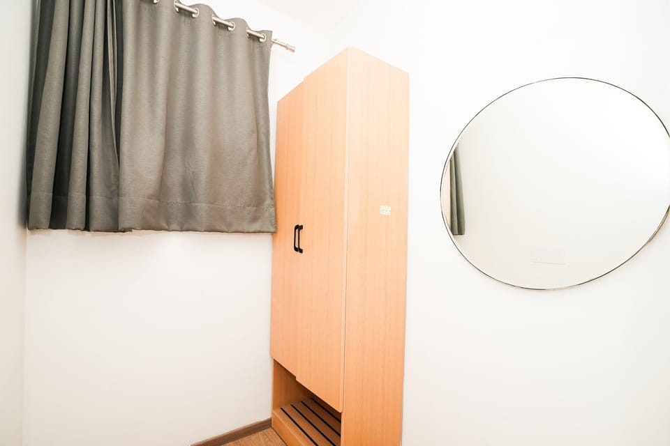 Deluxe Room | Desk, iron/ironing board, rollaway beds, free WiFi