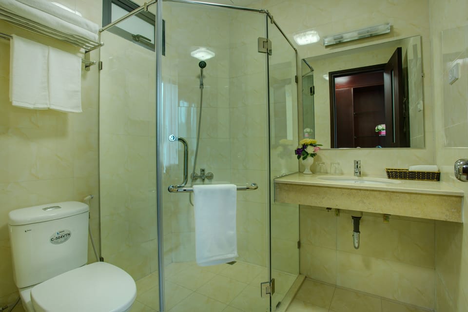 Hydromassage showerhead, hair dryer, bathrobes, slippers