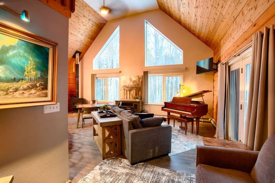 Vaulted ceilings with incredible forest views