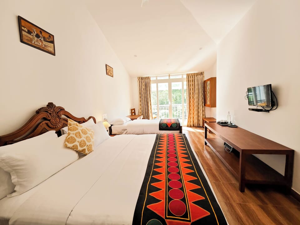 Premium Room | 1 bedroom, premium bedding, iron/ironing board (on request), WiFi (free)