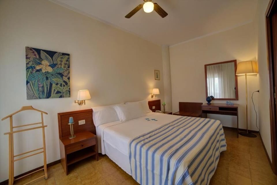 In-room safe, desk, soundproofing, free WiFi