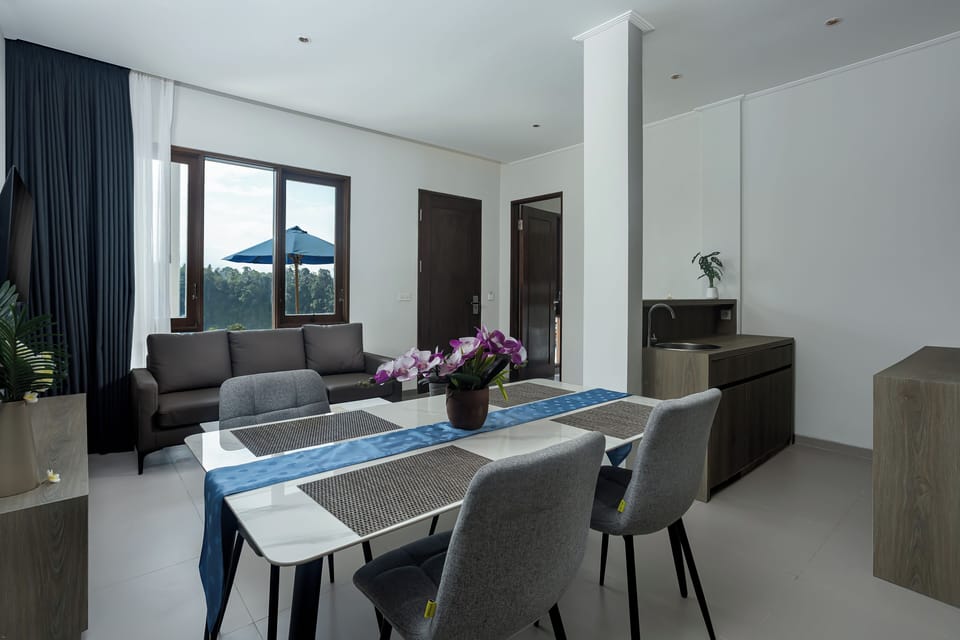 Suite with Pool View and Free Afternoon Tea | Memory foam beds, desk, blackout drapes, soundproofing