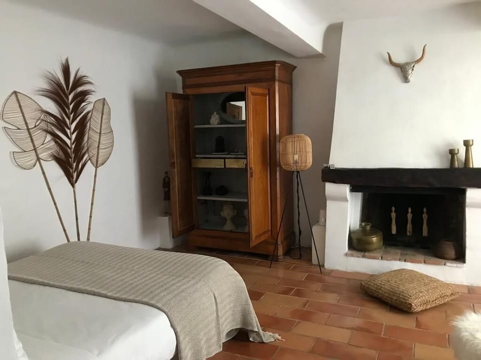 Deluxe Double Room | Premium bedding, laptop workspace, soundproofing, free WiFi