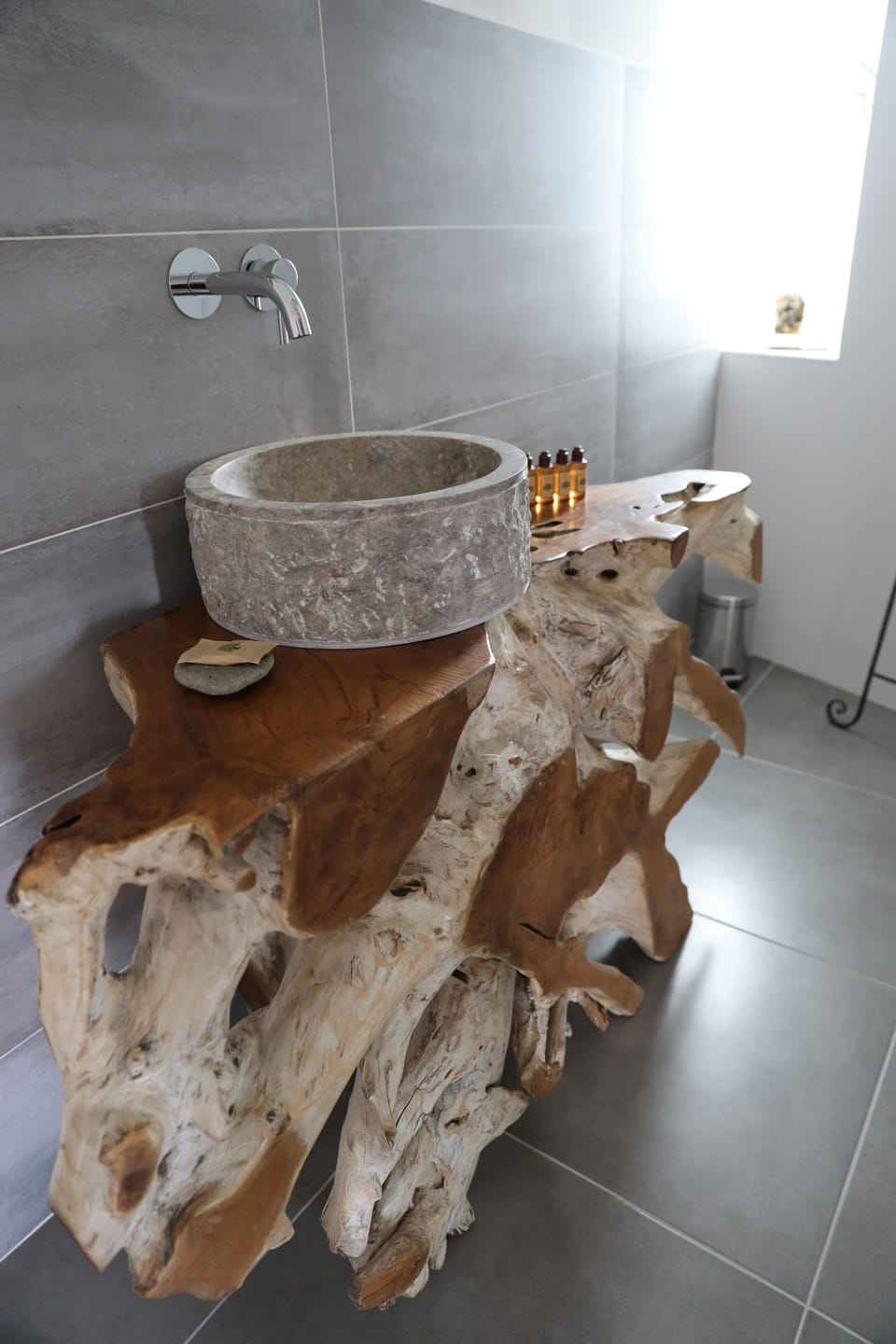Deluxe Double Room | Bathroom | Shower, rainfall showerhead, free toiletries, hair dryer