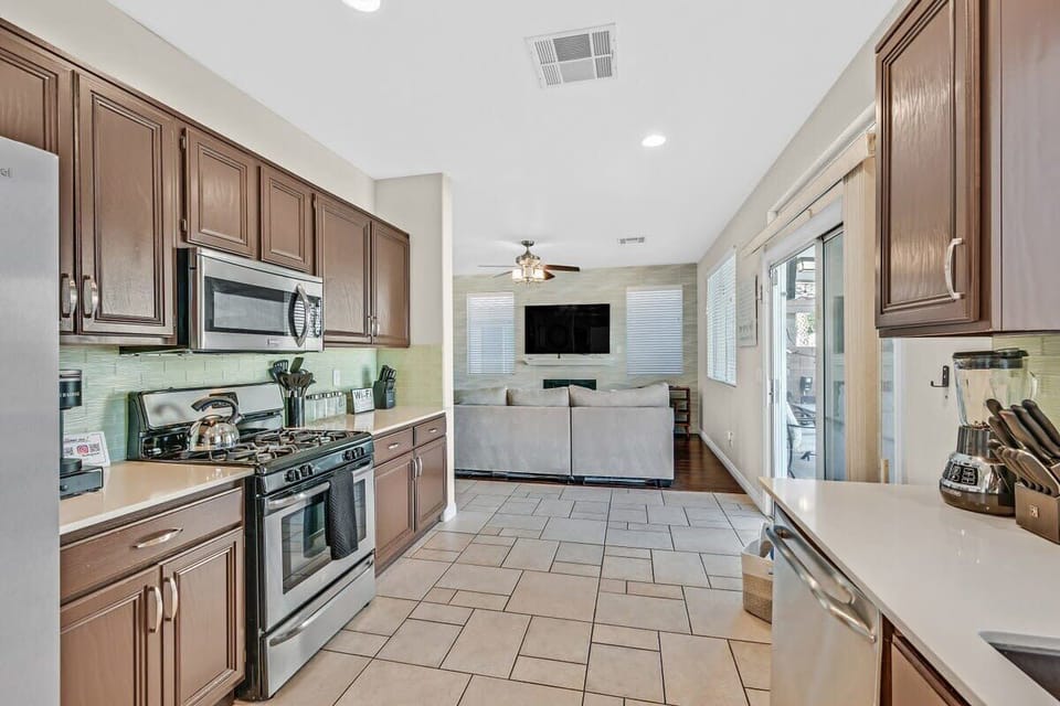 Well-equipped kitchen for your use