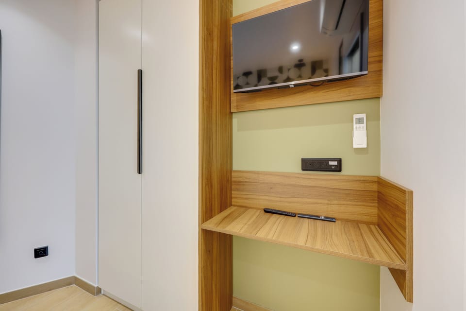 Deluxe Apartment, Ensuite (49 M) | Iron/ironing board (on request), WiFi (free), bed sheets