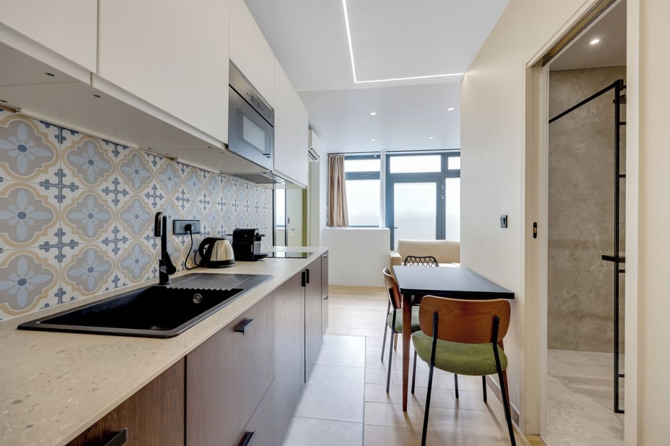 Deluxe Apartment, Ensuite (49 M) | Private kitchenette | Espresso maker, stovetop, electric kettle, cookware/dishes/utensils