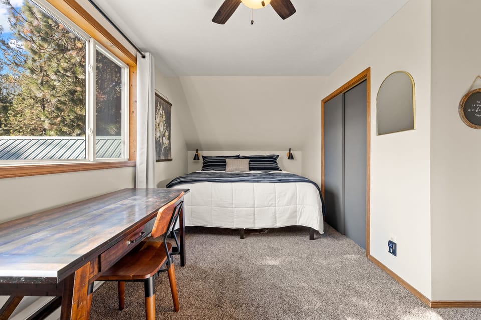 Master bedroom upstairs king bed