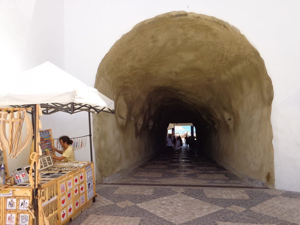 Acess to the beach Túnel - Center of Albufeira
