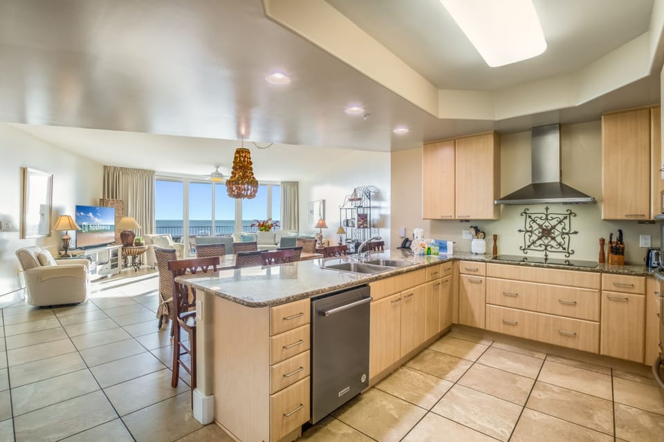 Signature Apartment, 3 Bedrooms, Balcony, Beach View | Private kitchen | Fridge, microwave, oven, stovetop