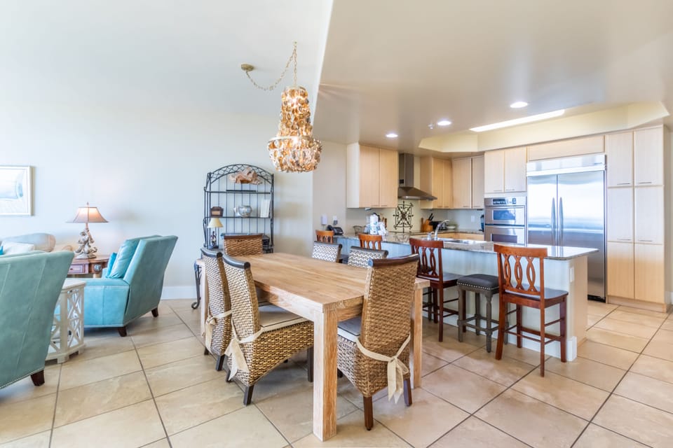 Signature Apartment, 3 Bedrooms, Balcony, Beach View | In-room dining