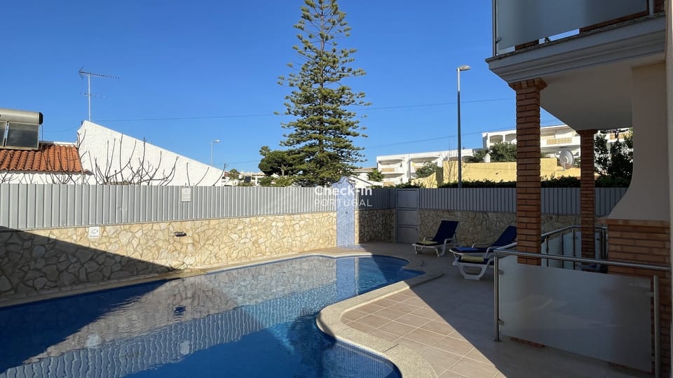 Apartment for 6 people in Albufeira with a pool, 2 bedrooms, fully equipped, 800 meters from the beach