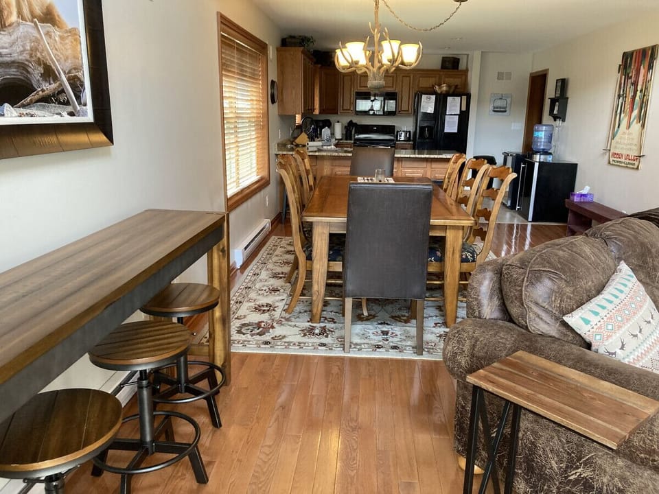 3 additional stools near the dining table so everyone can be together