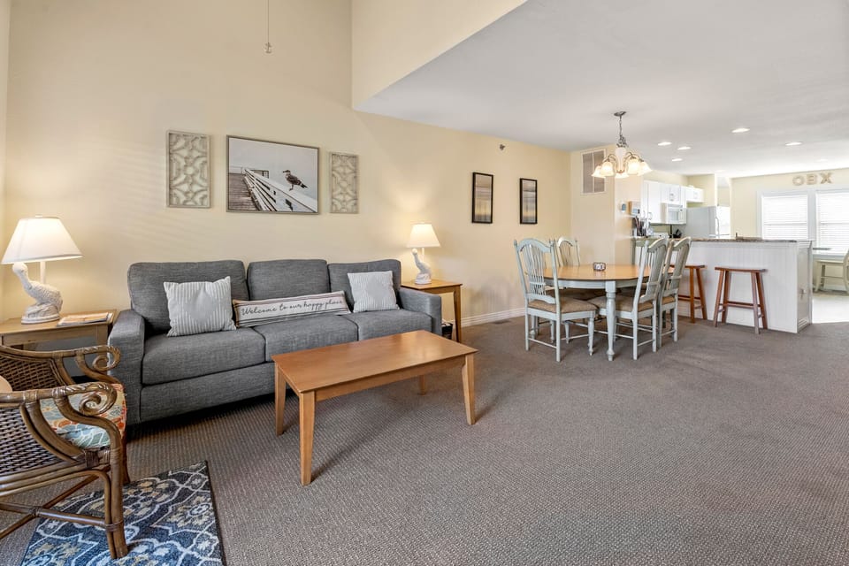 BB1107: Beach Daze | Level 3 Living Area