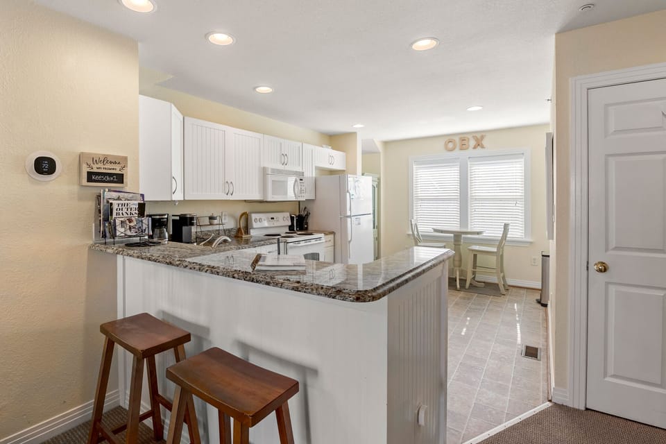 BB1107: Beach Daze | Level 3 Kitchen